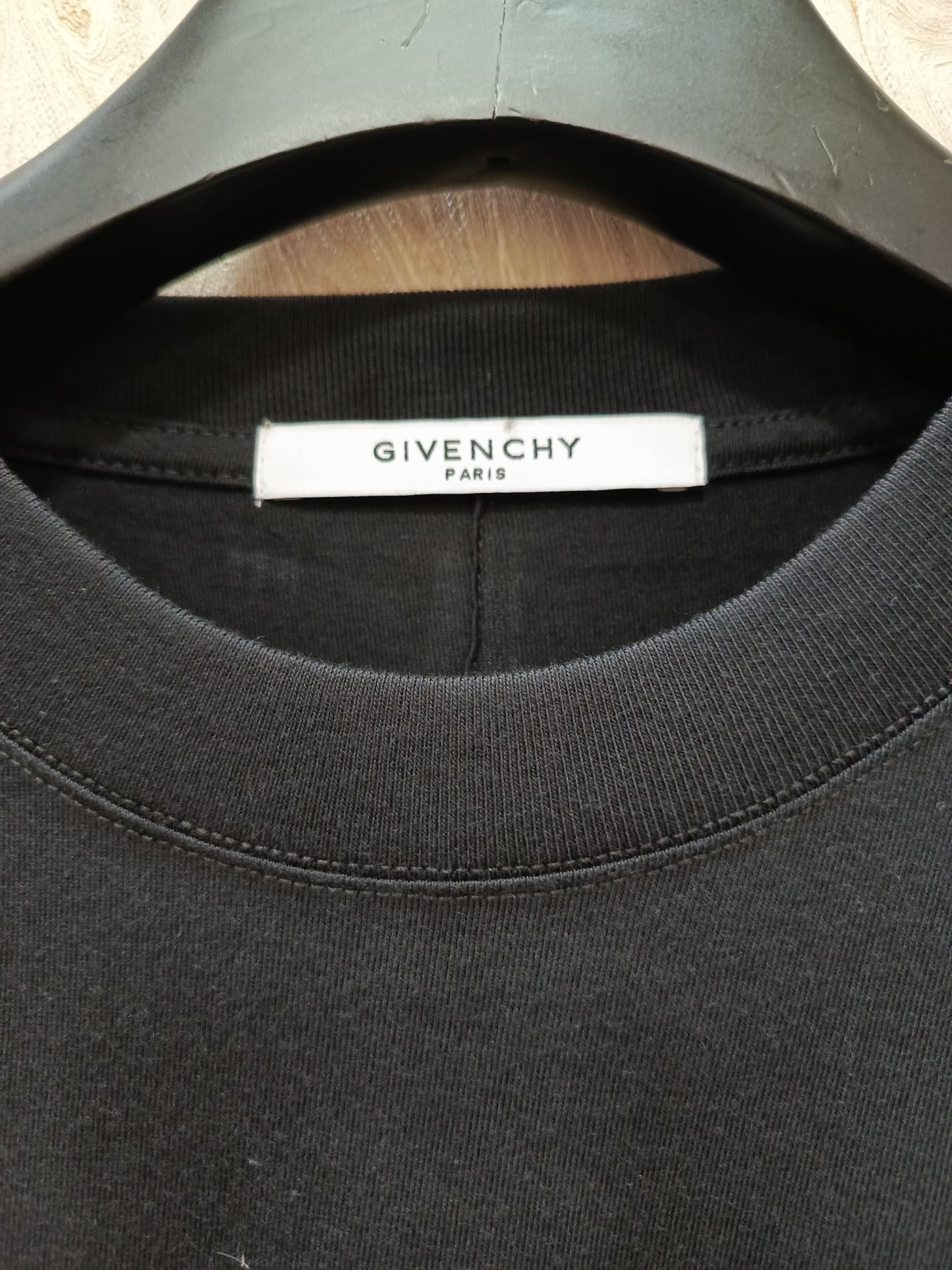 GIVENCHY GV04